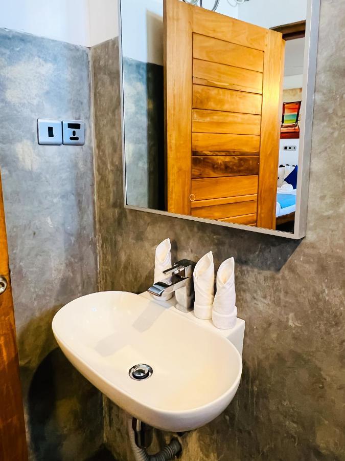 O2 Weligama Hotel & Spa Bagian luar foto