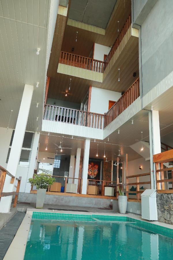 O2 Weligama Hotel & Spa Bagian luar foto